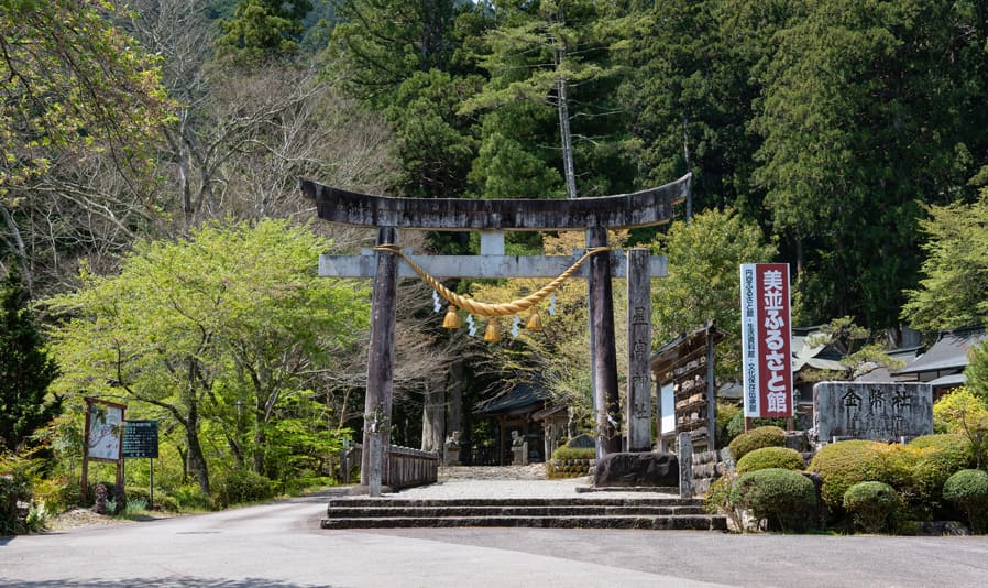 <C_004>History of Enku and Flowers of Minami A journey to meet Enku monk Visiting Hoshinomiya-jinja Shrine and Keishouzi Temple