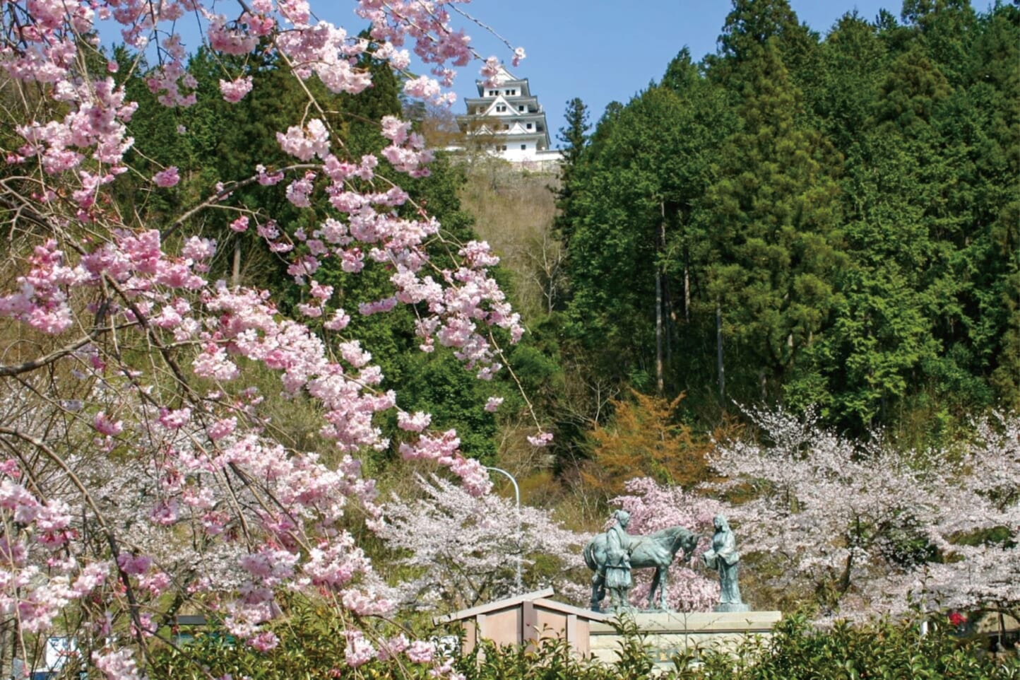 満開の桜を眺める、春のお花見ドライブデートコース