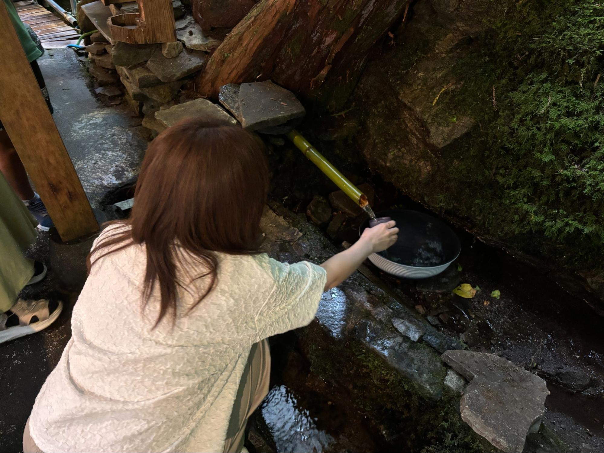 阿弥陀ヶ滝荘の流しそうめん_01-07
