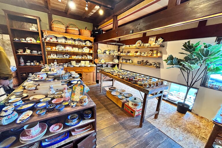 ピグマリオン商會 郡上satoyama │ ポーランド食器とcafe スライダー画像1