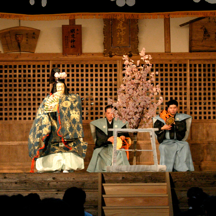 Noh performance Kurusu Sakura