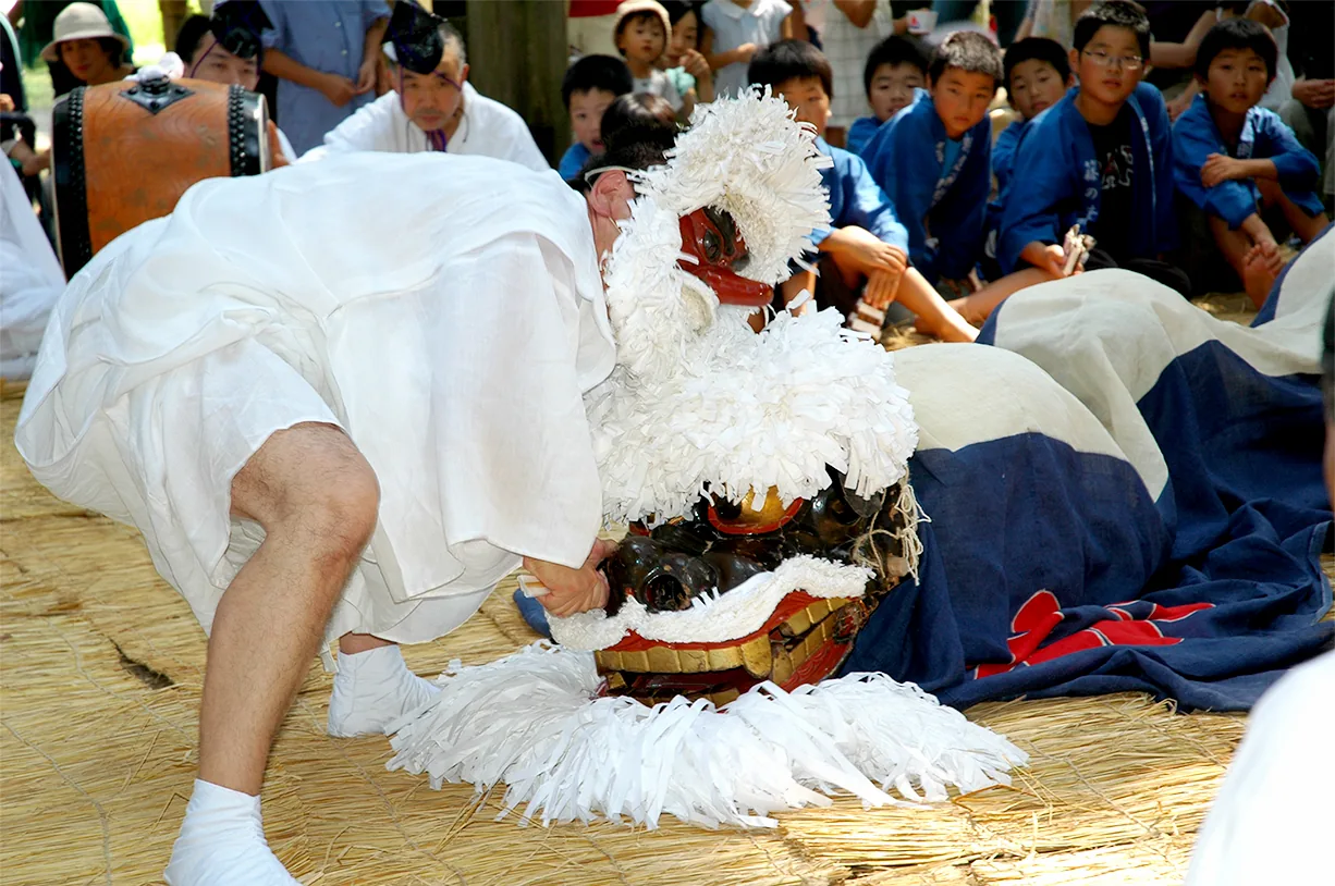 （野祭り）獅子起しの舞い