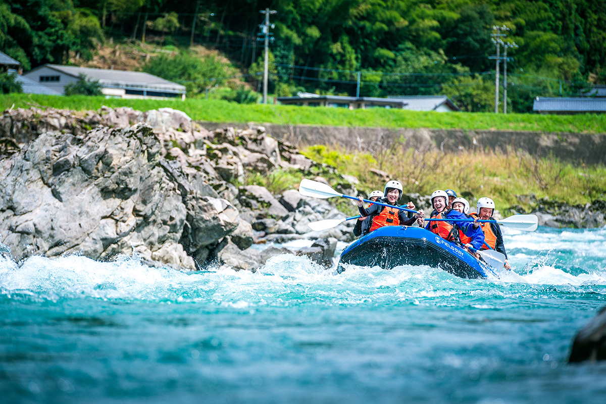 Join a rafting tour at Gujo!1