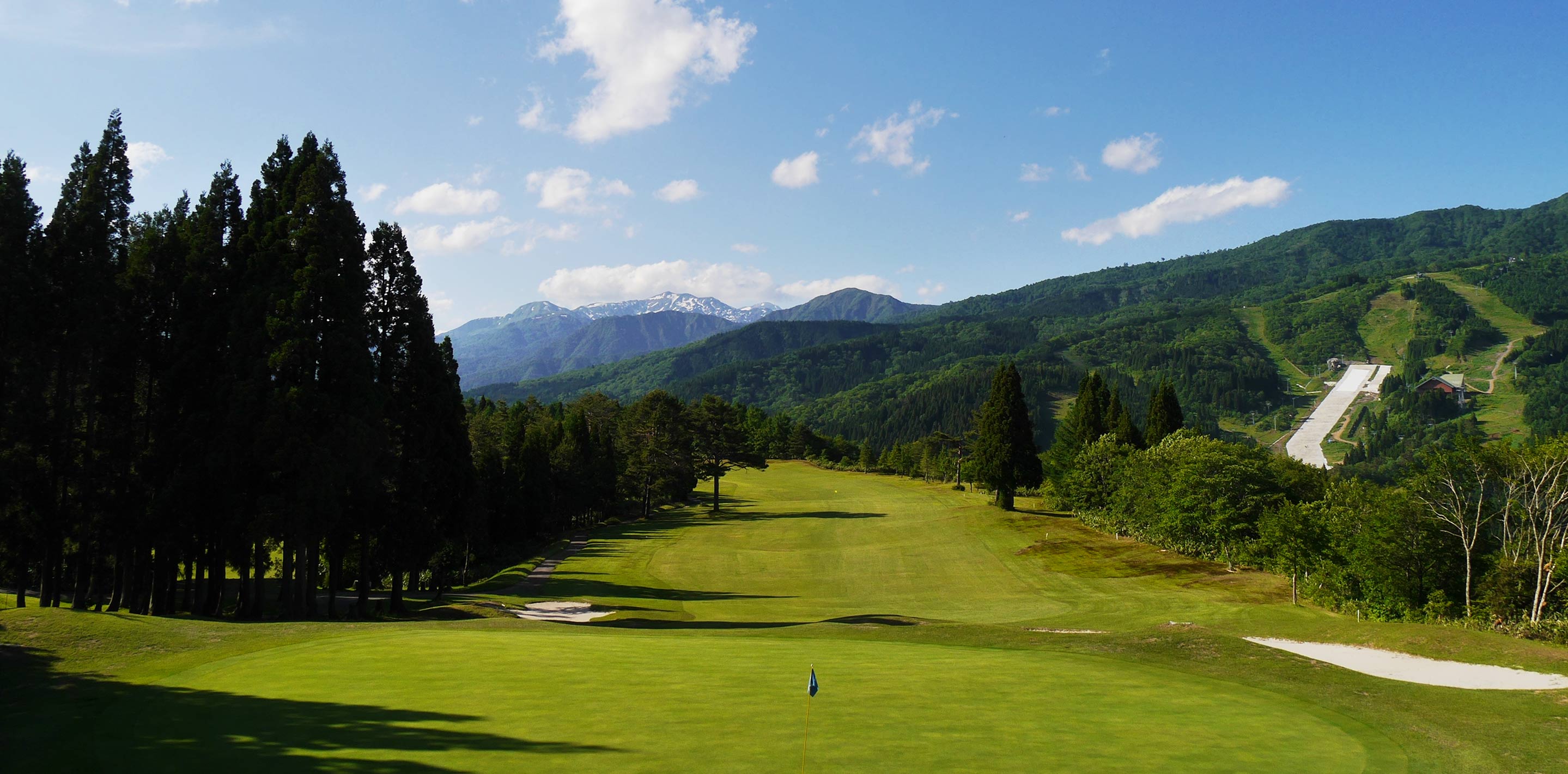 絶景のパノラマをのぞみながら楽しむ高原ゴルフ！