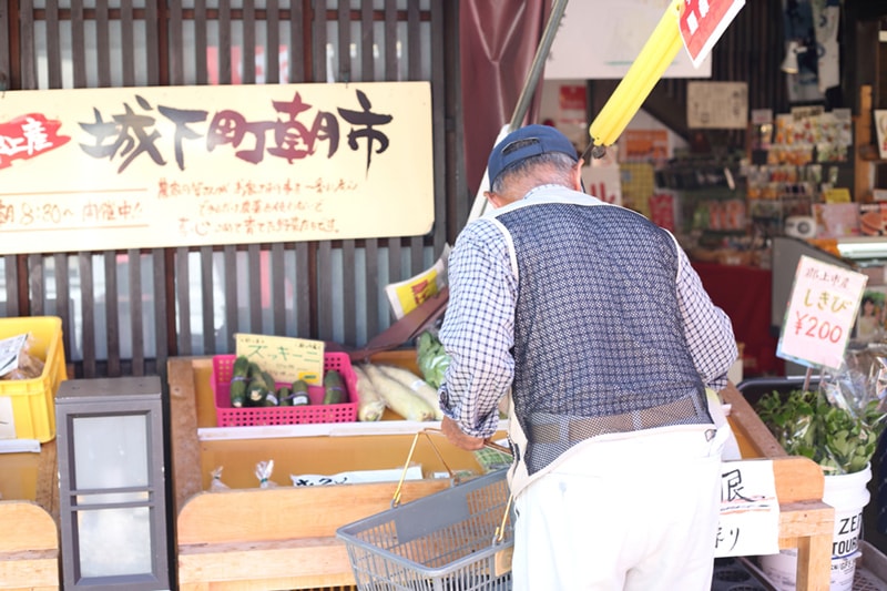 Hachiman, Gujo Morning markets & eating around39